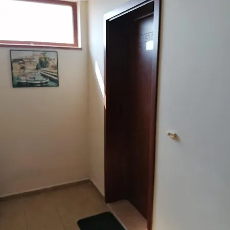 - студио в кв сарафово с морски изглед Appartement *