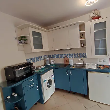 Appartement - студио в кв сарафово с морски изглед